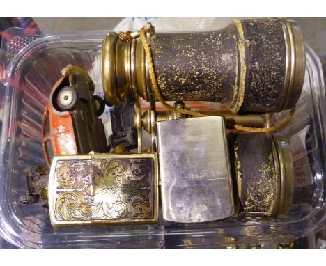 Mixed collectables including two Hadson lighters. P&amp;P Group 2 (£18+VAT for the first lot and £3+VAT for subsequent lots) 
