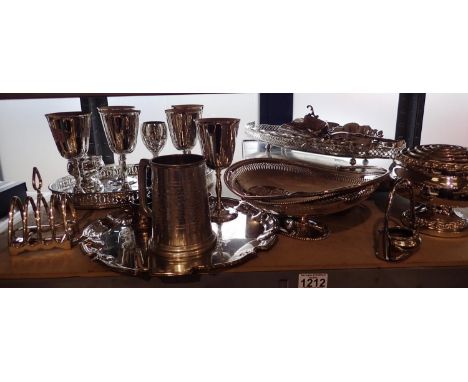 Collection of mixed silver plate and pewter items. P&amp;P Group 2 (£18+VAT for the first lot and £3+VAT for subsequent lots)