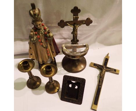 Mixed religious items including a wall hanging Crucifix. P&amp;P Group 3 (£25+VAT for the first lot and £5+VAT for subsequent