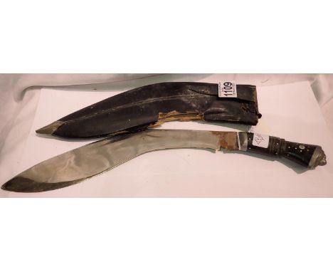 Kukri knife in scabbard, with inlaid handle. P&amp;P Group 2 (£18+VAT for the first lot and £3+VAT for subsequent lots) 
