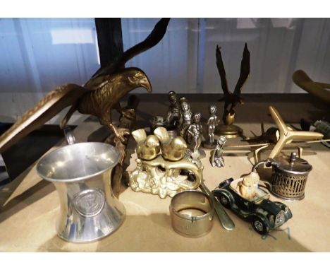 Mixed metalware including animal figures. P&amp;P Group 2 (£18+VAT for the first lot and £3+VAT for subsequent lots) 