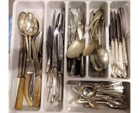Collection of mixed silver plated flatware. P&amp;P Group 2 (£18+VAT for the first lot and £3+VAT for subsequent lots) 