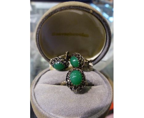 Silver and jade set earring and ring, ring size M. P&amp;P Group 1 (£14+VAT for the first lot and £1+VAT for subsequent lots)