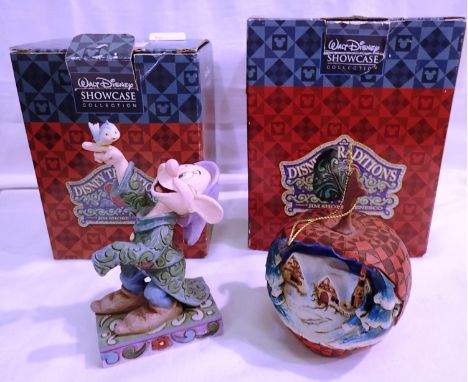 Two Disney Showcase Collection items, Snow White's Apple and Dopey, both boxed, H: 12 cm. P&amp;P Group 2 (£18+VAT for the fi