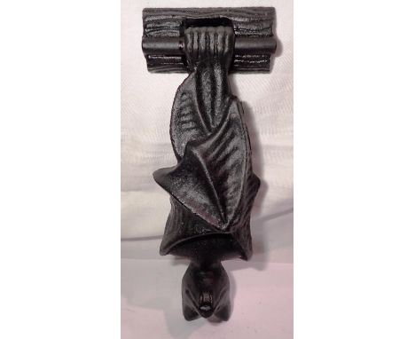 Cast iron bat door knocker, H: 12 cm. P&amp;P Group 1 (£14+VAT for the first lot and £1+VAT for subsequent lots) 