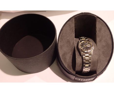 Gents Citizen quartz wristwatch, boxed, not working at lotting. P&amp;P Group 1 (£14+VAT for the first lot and £1+VAT for sub