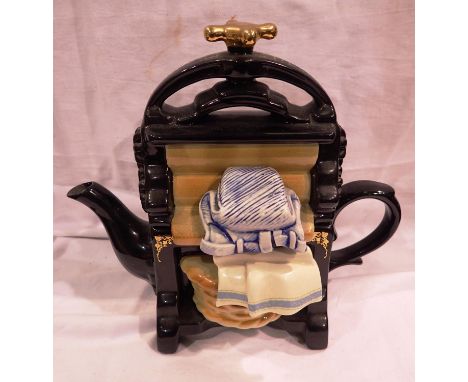 Paul Cardew novelty teapot in the form of a mangle, H: 27 cm. P&amp;P Group 2 (£18+VAT for the first lot and £3+VAT for subse