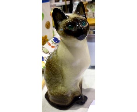 Winstanley Siamese cat with glass eyes, H: 25 cm. P&amp;P Group 3 (£25+VAT for the first lot and £5+VAT for subsequent lots) 