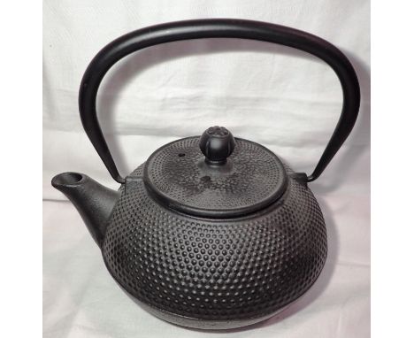Modern cast iron Oriental teapot with internal stainless steel strainer. P&amp;P Group 2 (£18+VAT for the first lot and £3+VA