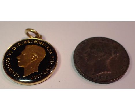 Enamelled farthing pendant and a farthing coin. P&amp;P Group 1 (£14+VAT for the first lot and £1+VAT for subsequent lots) 