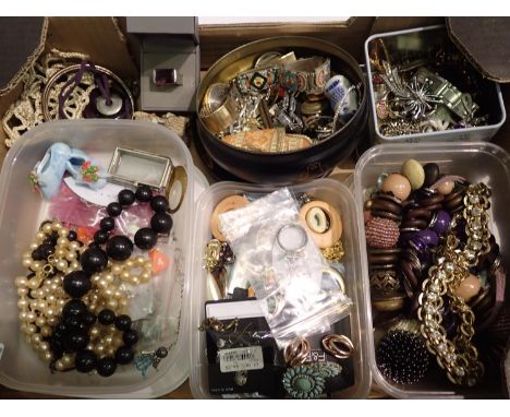 Quantity of costume jewellery to include a Millefiori bracelet. P&amp;P Group 2 (£18+VAT for the first lot and £3+VAT for sub