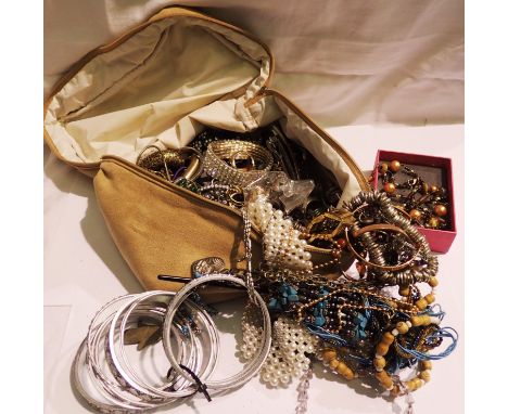 Suede bag with costume jewellery contents. P&amp;P Group 1 (£14+VAT for the first lot and £1+VAT for subsequent lots) 