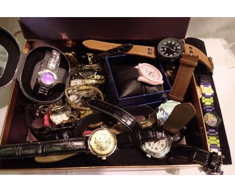 Quantity of mainly quartz wristwatches. P&amp;P Group 2 (£18+VAT for the first lot and £3+VAT for subsequent lots) 