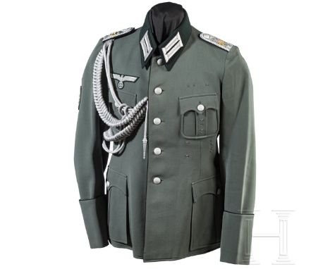 Geschmückte Feldbluse für einen Hauptmann im Salzburger Gebirgs-Pionier-Bataillon 85  Maßanfertiung aus feinem feldgrauen Gab