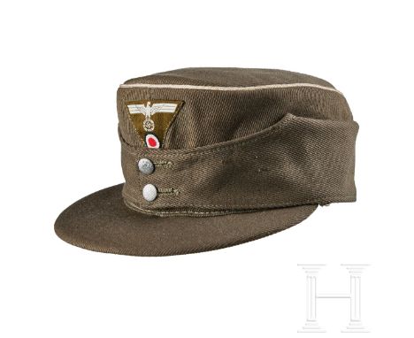 A Field Cap for Organization Todt Officers  Cap body in olive-brown tricot wool, piped in silver-white celleon mesh cord, tur