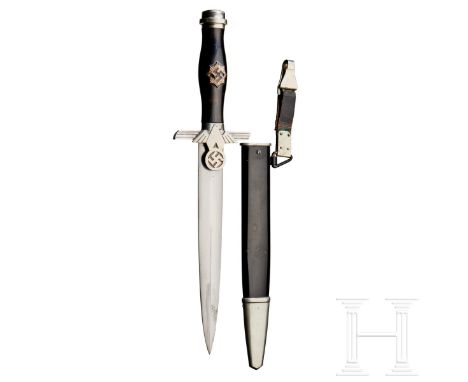 A 2nd Model RLB Enlisted Dagger  Maker Paul Weyersberg & Co., Solingen, polished steel blade with manufacturer’s marking. Nic