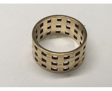 An unmarked gold ring with an open square pattern. Weight 7g