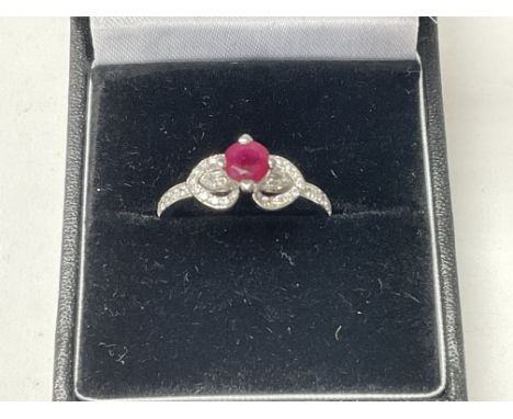 18ct Ruby diamond ring