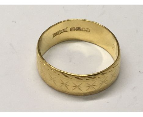 A 22carat gold wedding ring with a patterned edge weight 5g