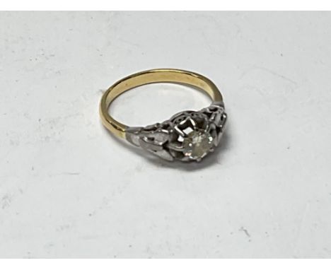 18ct gold and platinum ring. Approx 0.50ct solitaire diamond