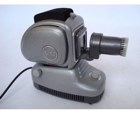 A 'Noris Trumpf Plank' 35mm slide projector in original box.