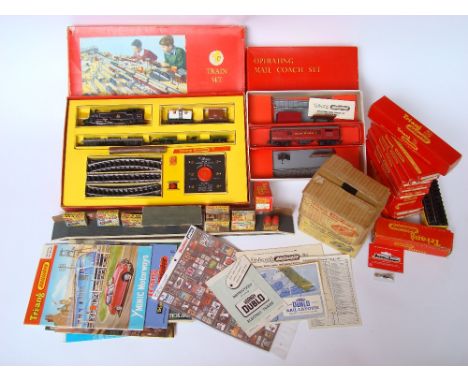 Triang Railways sets; R.23 Operating Royal Mail Coach Set, complete with paperwork and R3D Train Set with two further P.5 pow