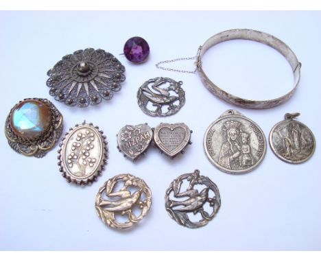 A small quantity of silver jewellery comprising a hinged bangle, a silver filigree brooch marked 800, a Mizpah brooch, a 19th