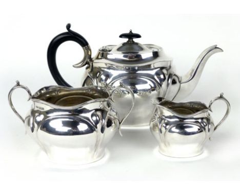 A three piece silver tea set comprising of teapot, cream jug and twin handled sugar basin, Sheffield, 1917, est. w. 1042 gram