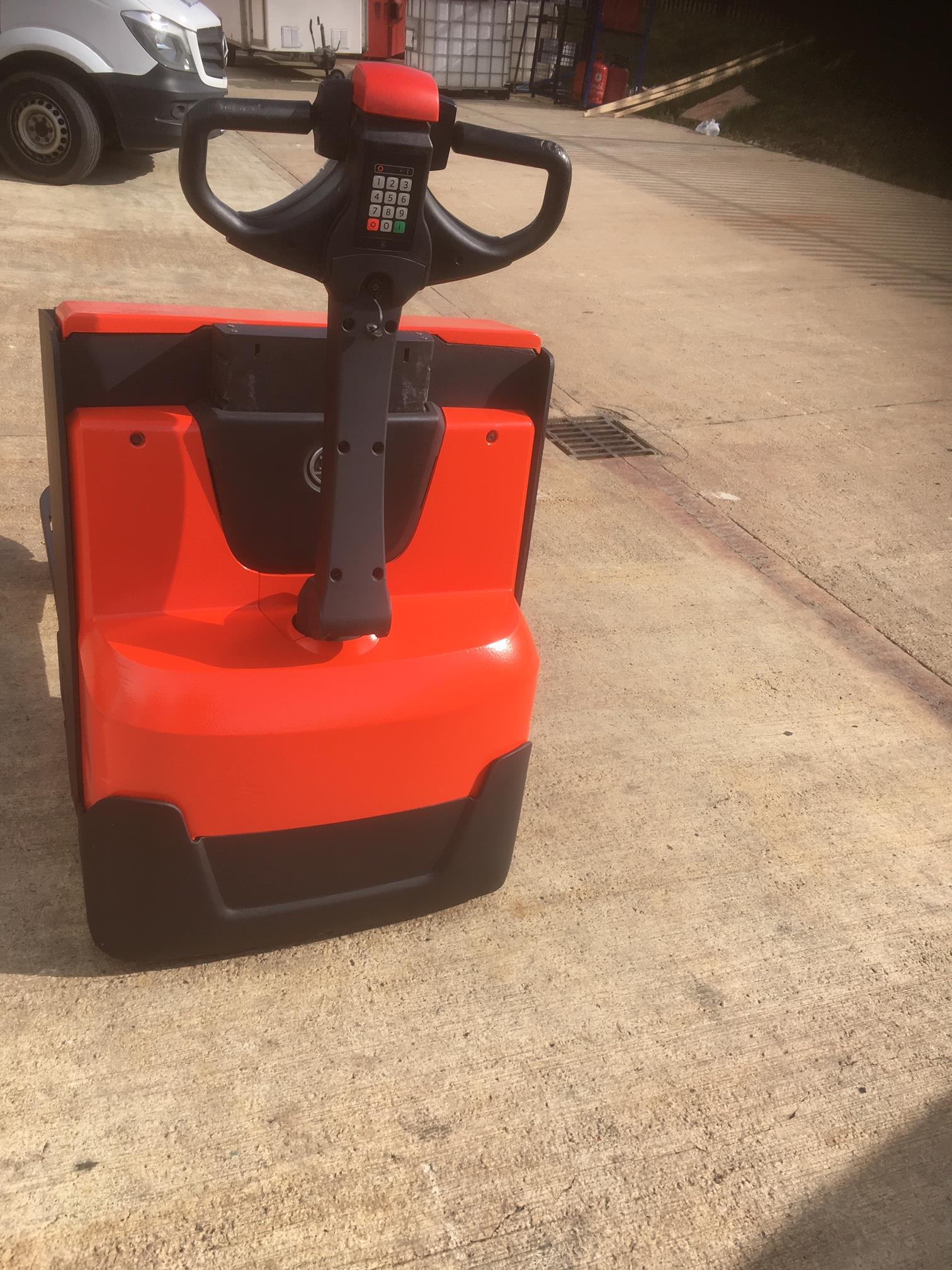 *No Reserve!* Toyota powered pallet truck LWE2000YOM 20112000kg lift