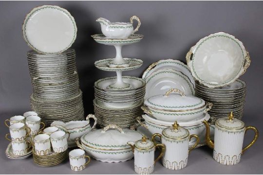 Kaffee- und Eß-Service Limoges um 1900. Porzellan weiß glasiert, Eß ... Kaffee- und Eß-Service Limoges um 1900. Porzellan weiß glasiert, Eß ...
