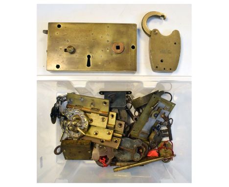 Group of mainly 19th Century brass door furniture to include; lock plate, lion mask knocker, hinges, padlocks and keys etc, t