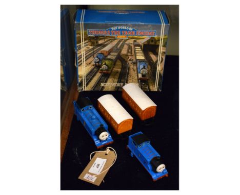Hornby 00 gauge Thomas the Tank Engine R229 engine shed, boxed, also to include; two loose Thomas locos and two carriages (co