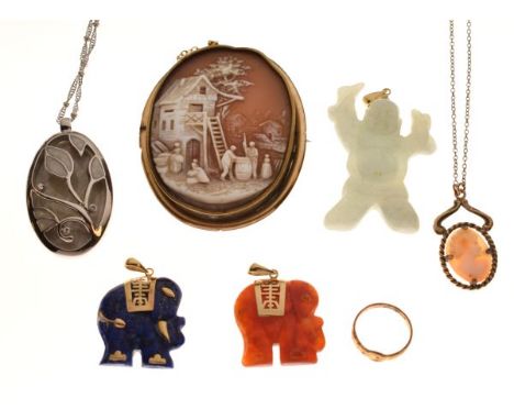 Assorted jewellery to include; shell cameo brooch, jade figure of a Chinese boy, two hardstone elephants, etc  