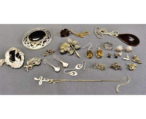 A COLLECTION OF SILVER JEWELLERY to include; silver framed onyx brooch &amp; pendant, smoky quartz pendant, silver &amp; CZ s
