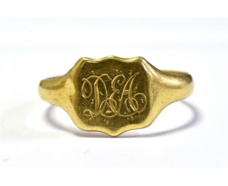 18CT GOLD SIGNET RING cartouche shaped monogrammed head and integral shank, ring size P.  Hallmarked 18 Birmingham 1915.  Wei