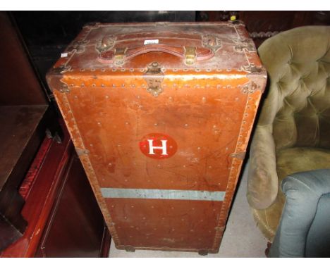 Early 20th Century gilt metal mounted folding wardrobe steamer trunk labelled Pukka