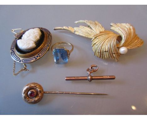 9ct Gold clip, 14ct gold blue zircon ring, a stick pin and two brooches