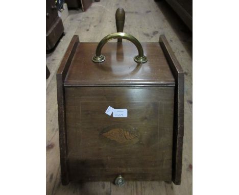 Small early 20th Century oak three shelf open bookcase together with an Edwardian mahogany and shell inlaid coal purdonium