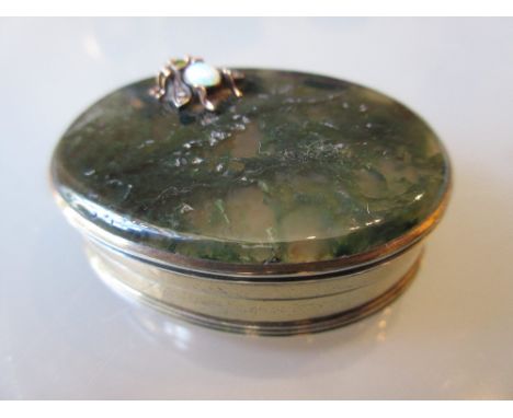 Good quality oval silver gilt trinket box, the moss agate cover mounted with an insect set opal, diamonds and an emerald, Lon