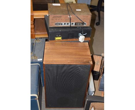 A vintage Solar Vox radio receiver together with a CD player and a pair of vintage speakers