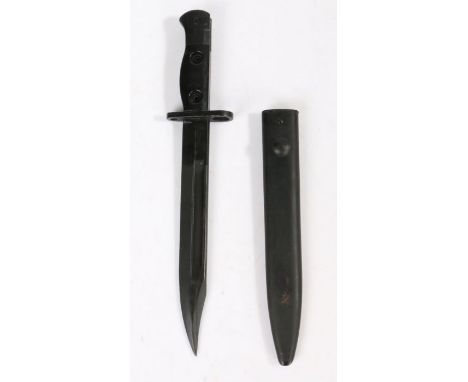 British L1A3 Knife Bayonet Type 2, manufactured by Enfield in 1967, differs from the Type 1 by not having the the indents in 