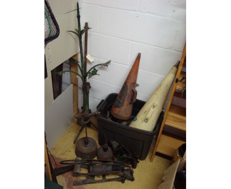 A mixed lot of tools and containers to include 2 oil cans, various hand drills, a Dunlop Giant foot pump, vices, 2 Minimax fi