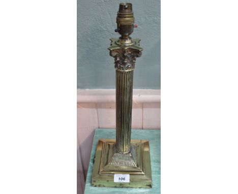 An Edwardian Corinthian column brass table lamp with fluted decoration, 14 1/2" high