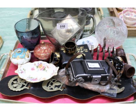 A Zeiss Ikon Konta 520/16 camera, owl etched glass vase and sundries