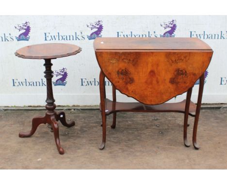 A Victorian walnut occasional table, the moulded figured walnut top on a sprial carved stem and tripod base, H 68cm, W 45cm, 
