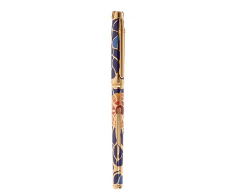 ÉLYSÉE FOUNTAIN PEN.Gold metal barrel and lacquer.Two-tone 18Kts gold nib, M-point.Limited edition.No box.Measurements: 14 cm
