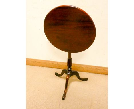 A circular Victorian mahogany occasional table on reeded pillar and tripod base, 18.5" diameter