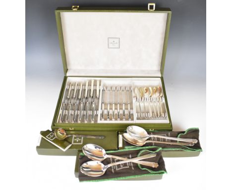 Christofle Aria 6 place setting canteen of cutlery comprising six each of dinner forks, side forks, dessert forks, dessert sp