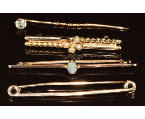 Edwardian 15ct gold brooch set with seed pearls in the form of a four leaf clover (3.2g, 4.3cm), a 9ct gold brooch set with a