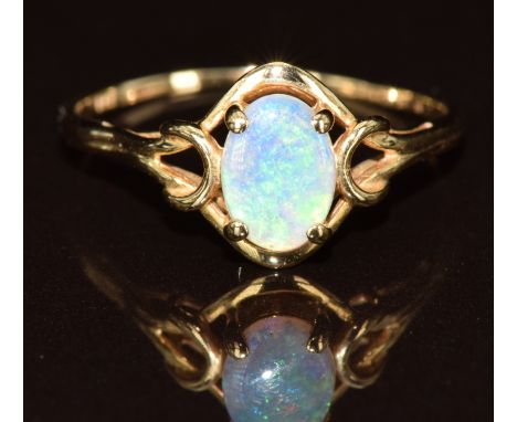 A 14k gold ring set with an opal, 1.2g, size N